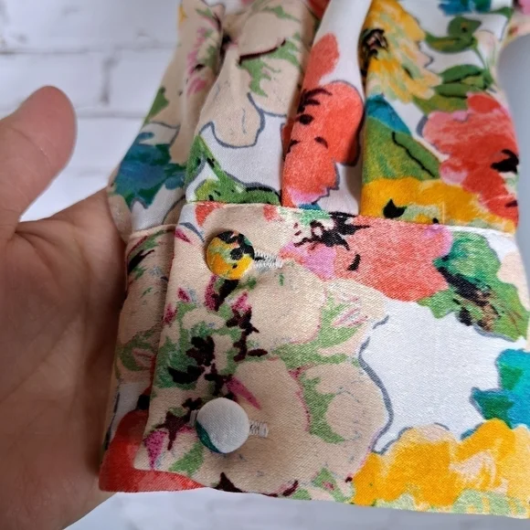 Zara Floral Cropped Button-Front Top in Multi-Color - Picture 5 of 9